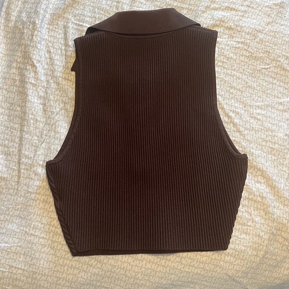 Aritzia Babaton Contour Top 🤎 - Picture 2 of 2